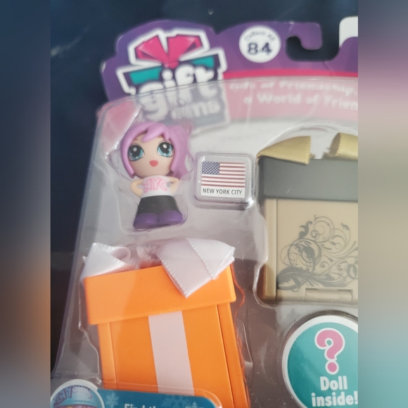 : Jakks Gift Ems 3 pks Dolls Figure Gift Boxes Lot Accessories Toy Lot - Picture 5 of 16